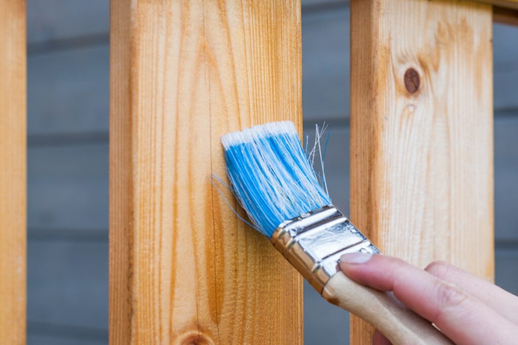 Apply-blue-brush-carpentry