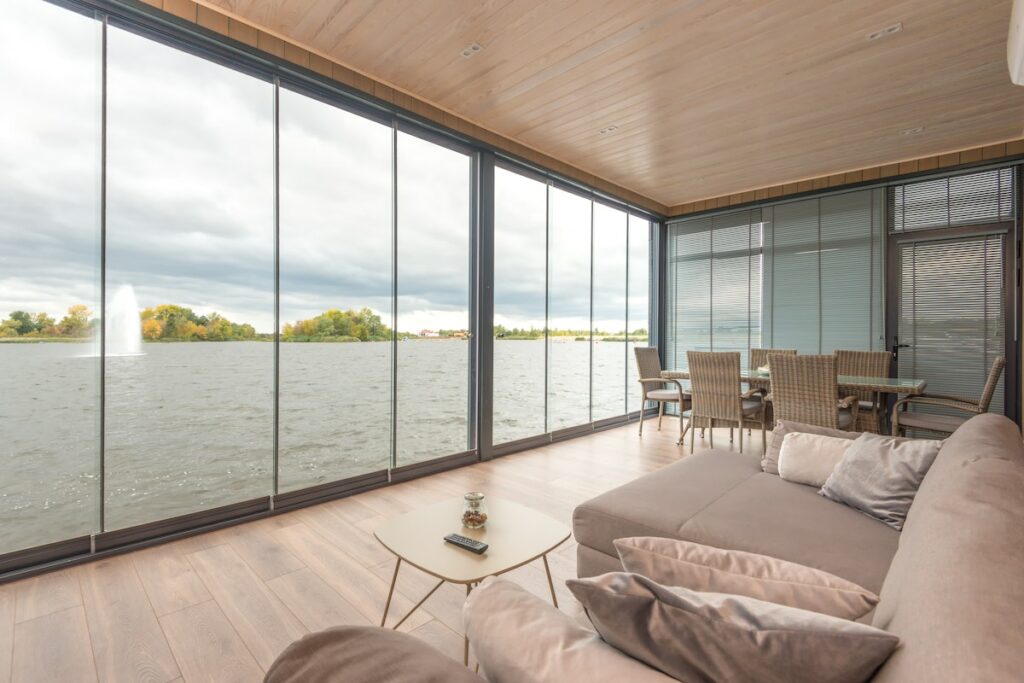 Interior-of-contemporary-house-on-lake-on-cloudy-day