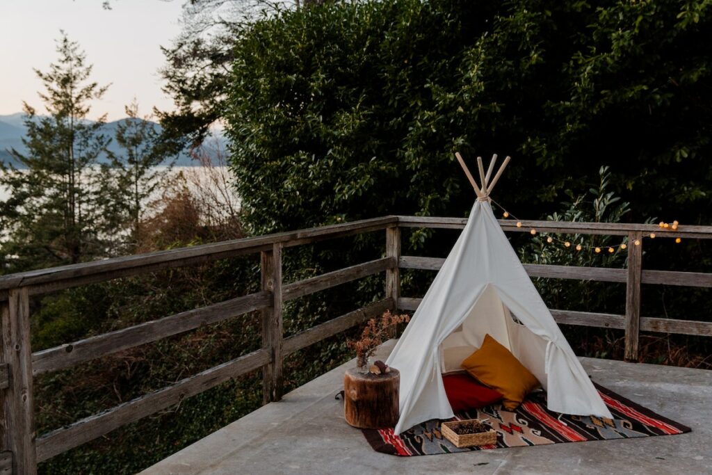 Wigwam-placed-on-wooden-terrace-with-picturesque-view
